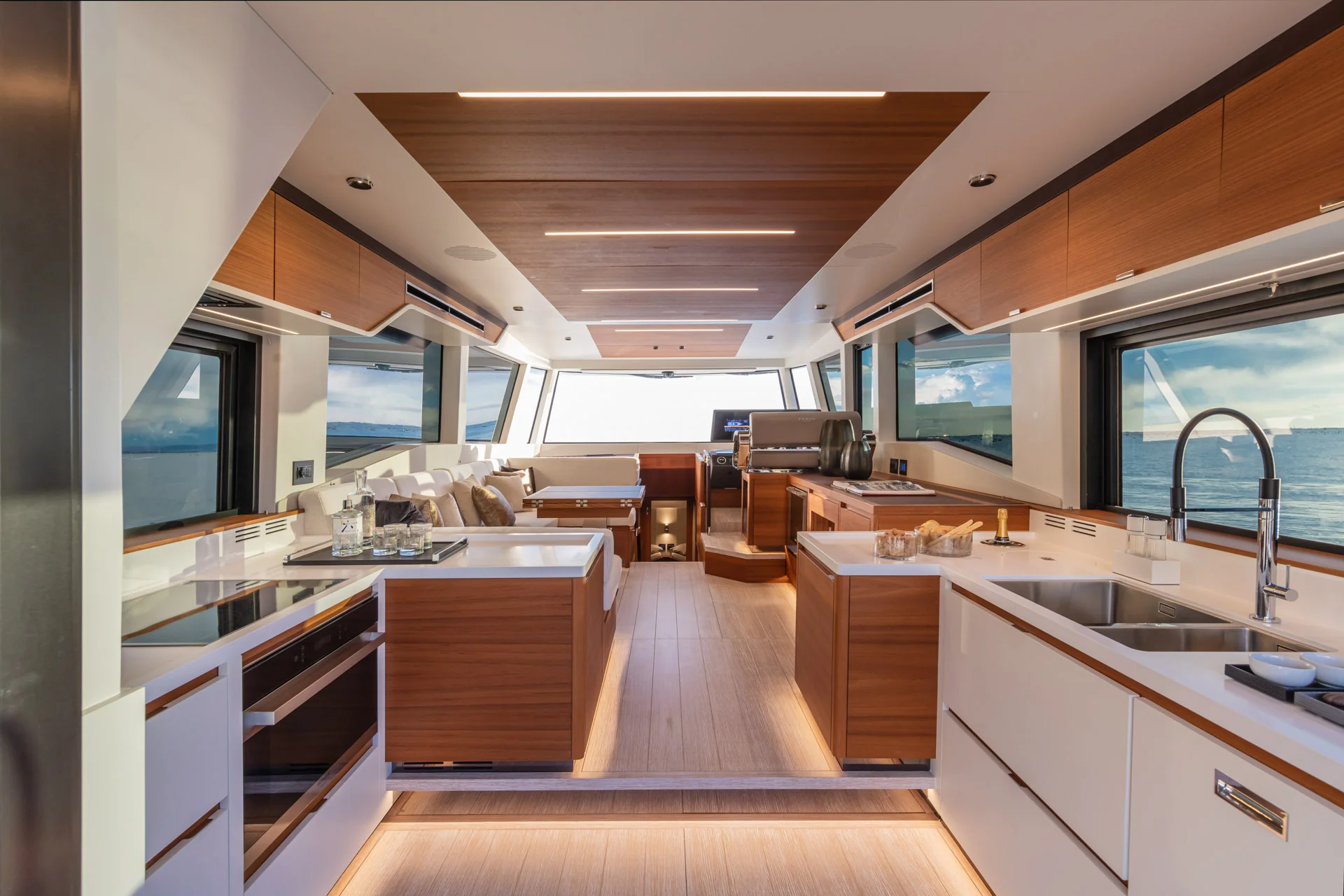 PardoYacht_PardoModel_E60_interior_desktop_001
