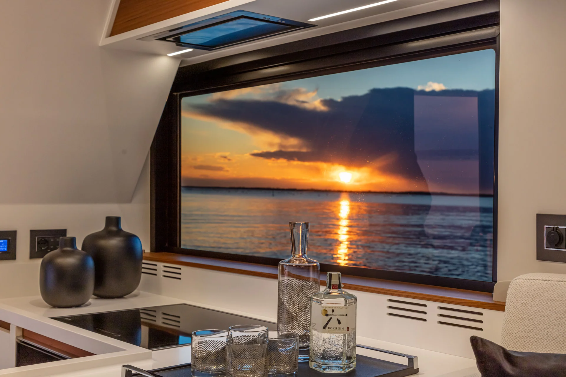 PardoYacht_PardoModel_E60_interior_desktop_005